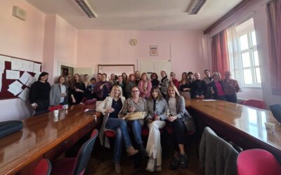 Povodom Međunarodnog dana žena ravnateljica Anamarija Širinić simbolično podijelila kemijske olovke