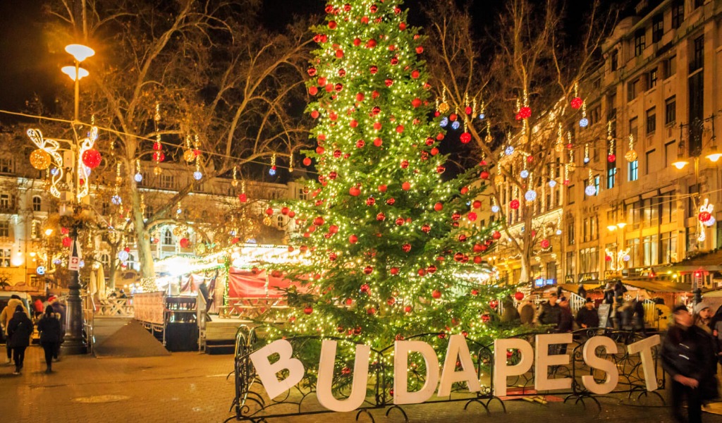 Budapest-at-Christmas-1-scaled-1 (1)